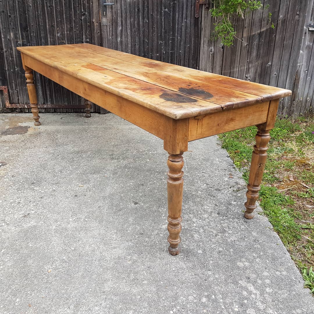 Table de ferme en noyer massif