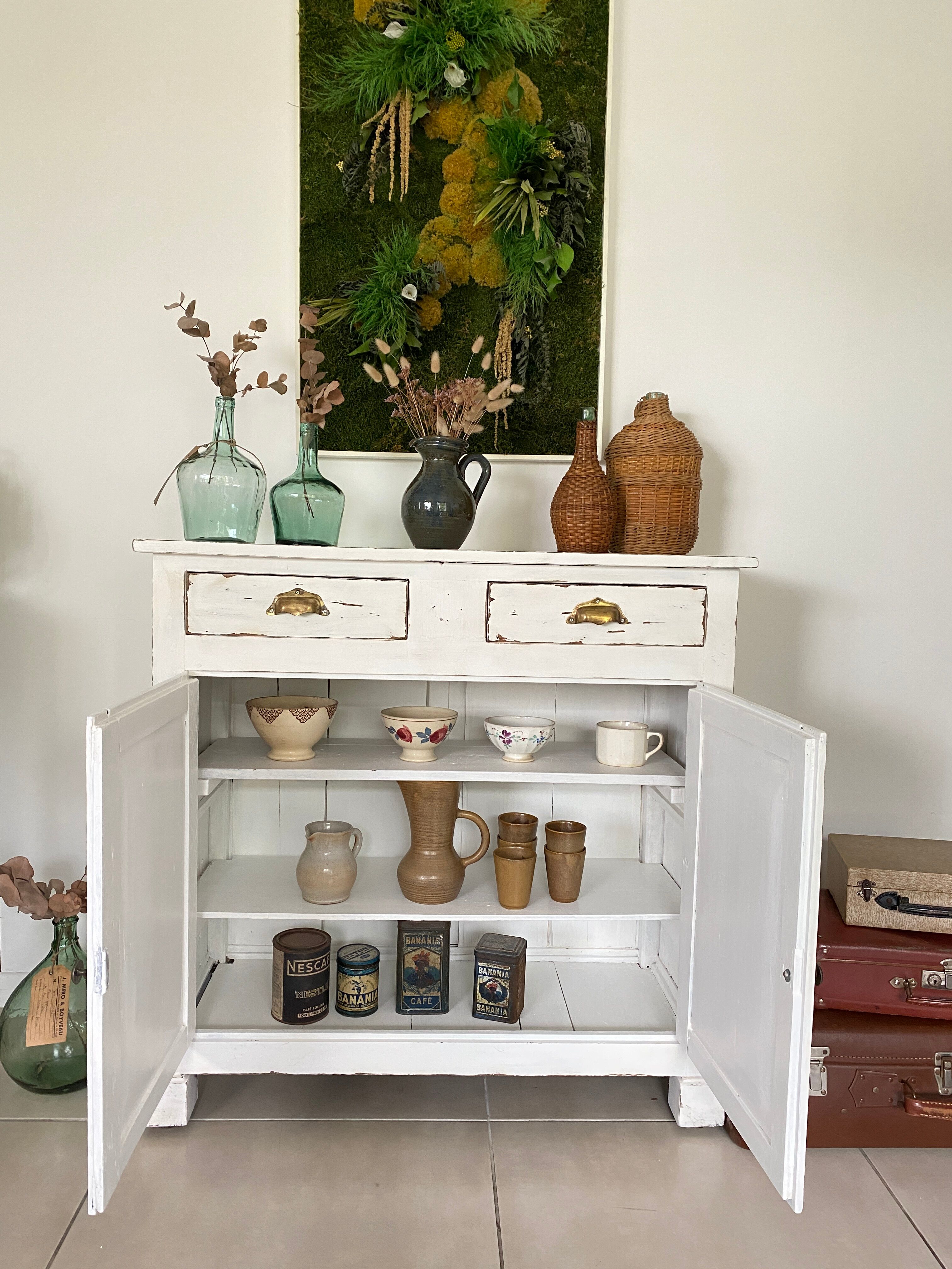 White Parisian buffet