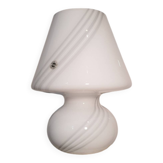 Lampe de chevet en forme de champignon tourbillonnant en verre de Murano étiqueté années 1980 Mid Century Modern MCM design scandinave blanc gris lampe de table en verre soufflé de Venise