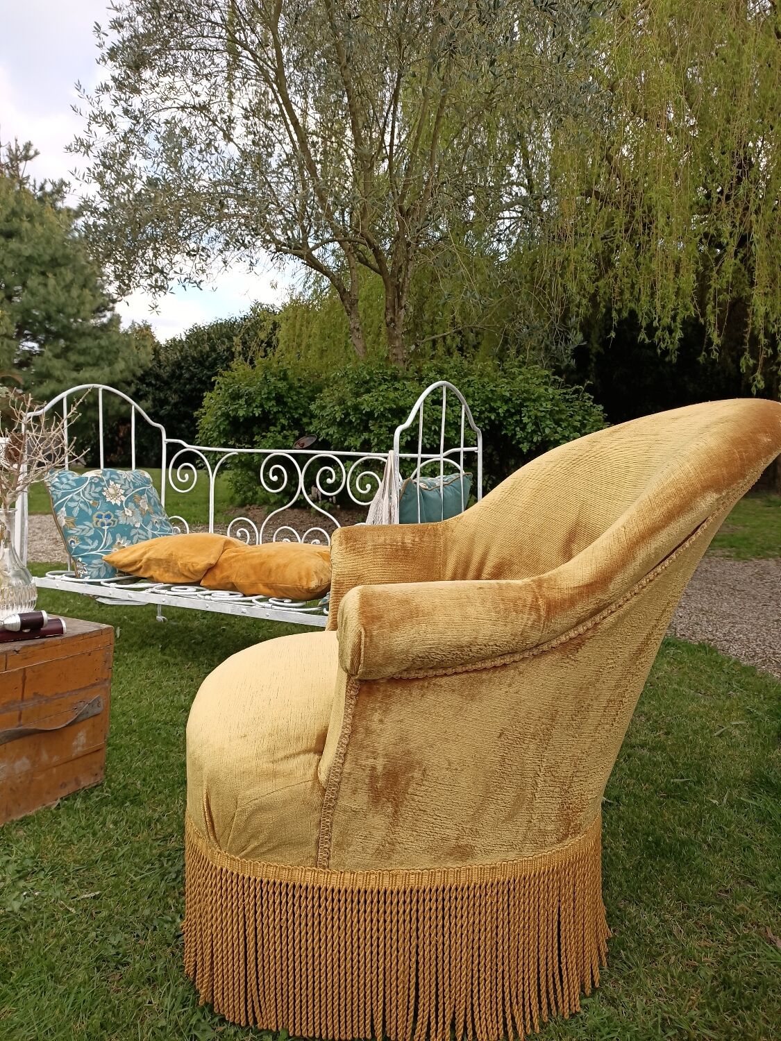 Velvet toad armchair