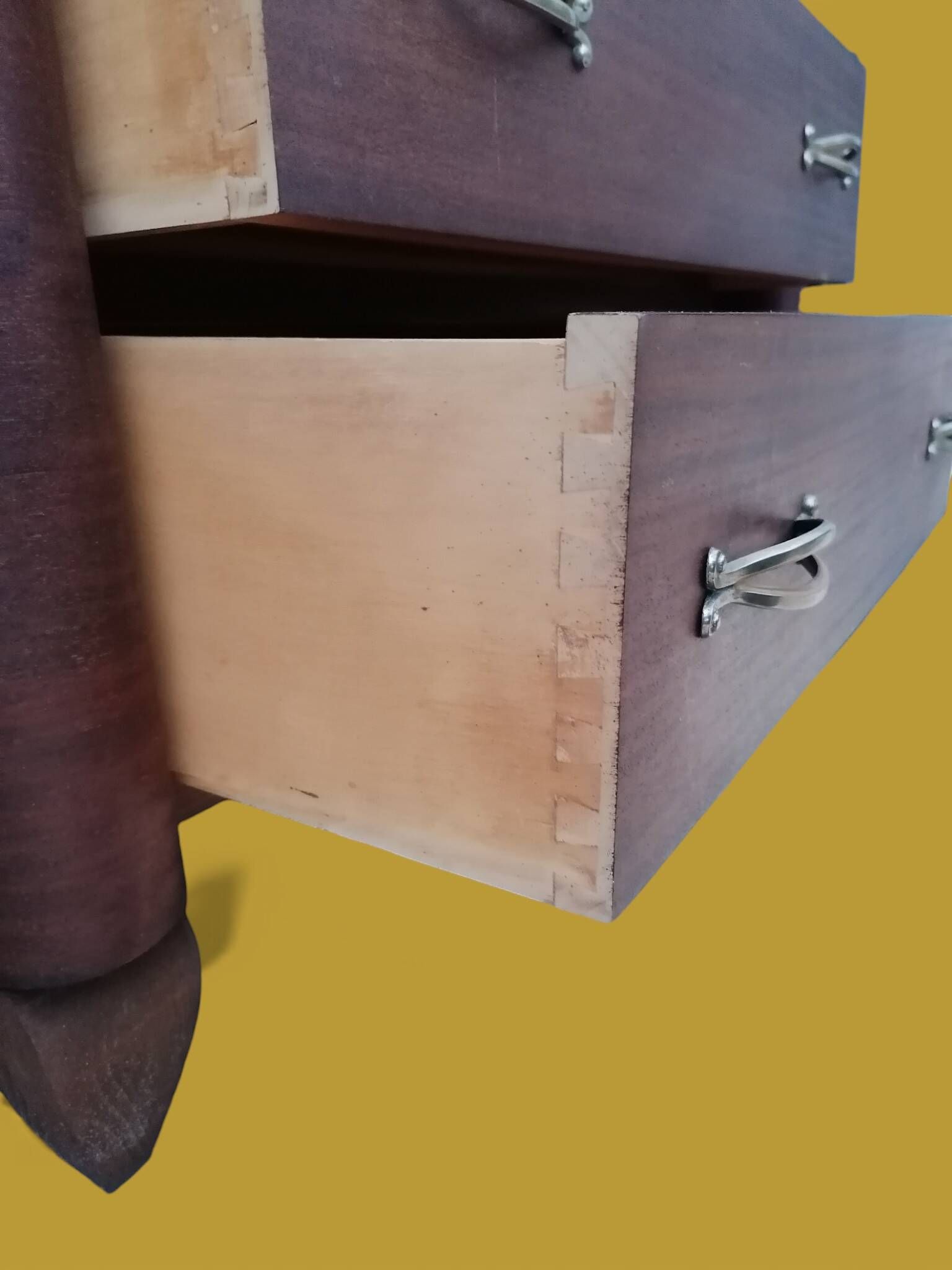 Small veneered wooden Art Deco chest of drawers.