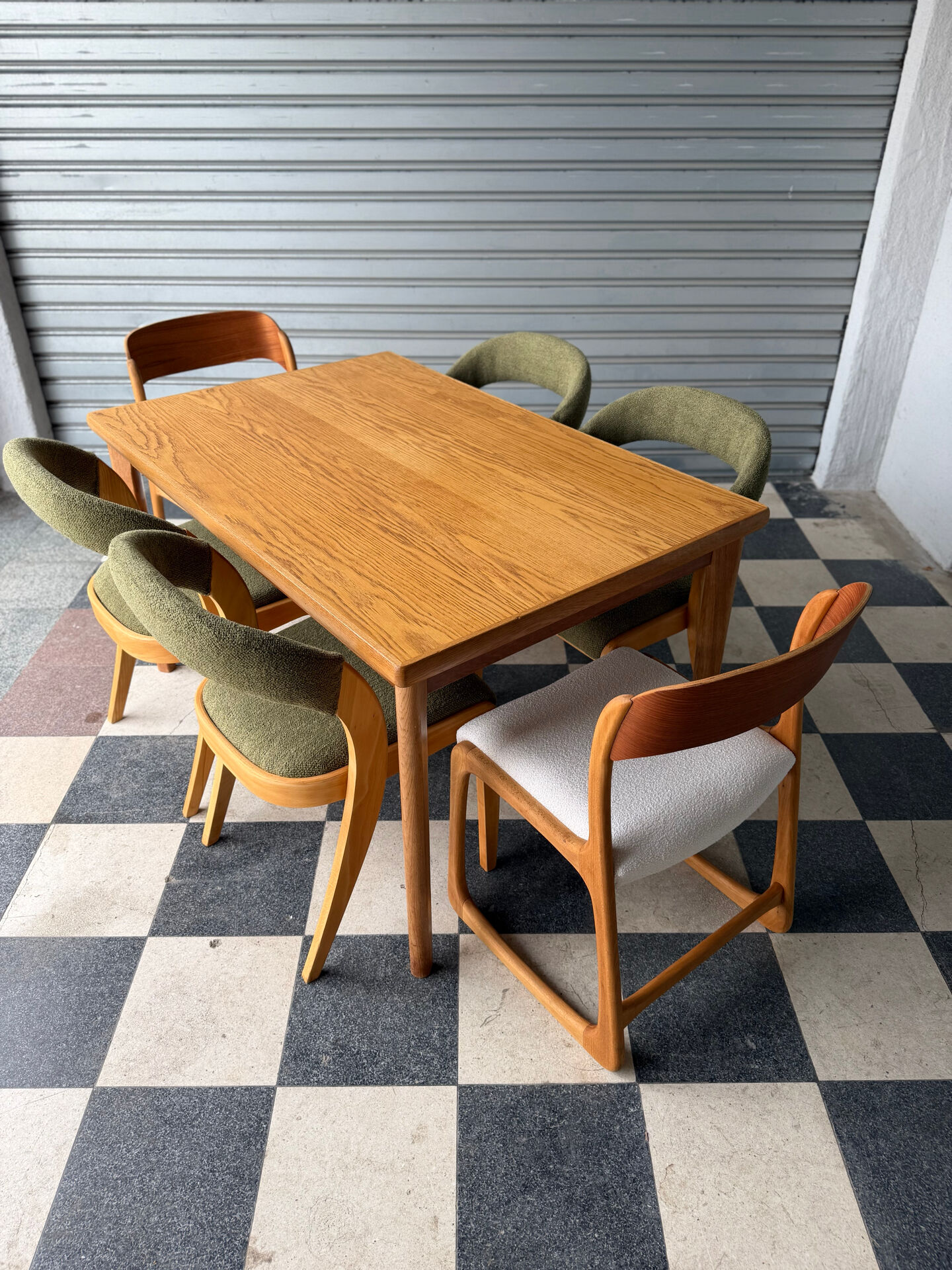 Table scandinave en chêne
