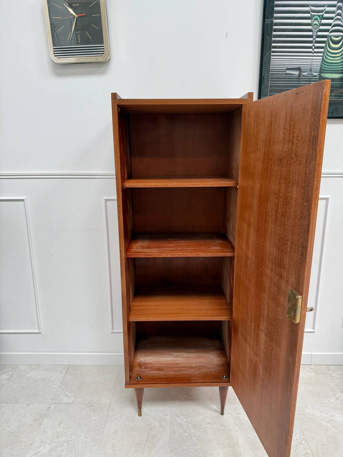 Standing man entrance cabinet
