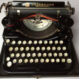Old-typewriter Underwood portable