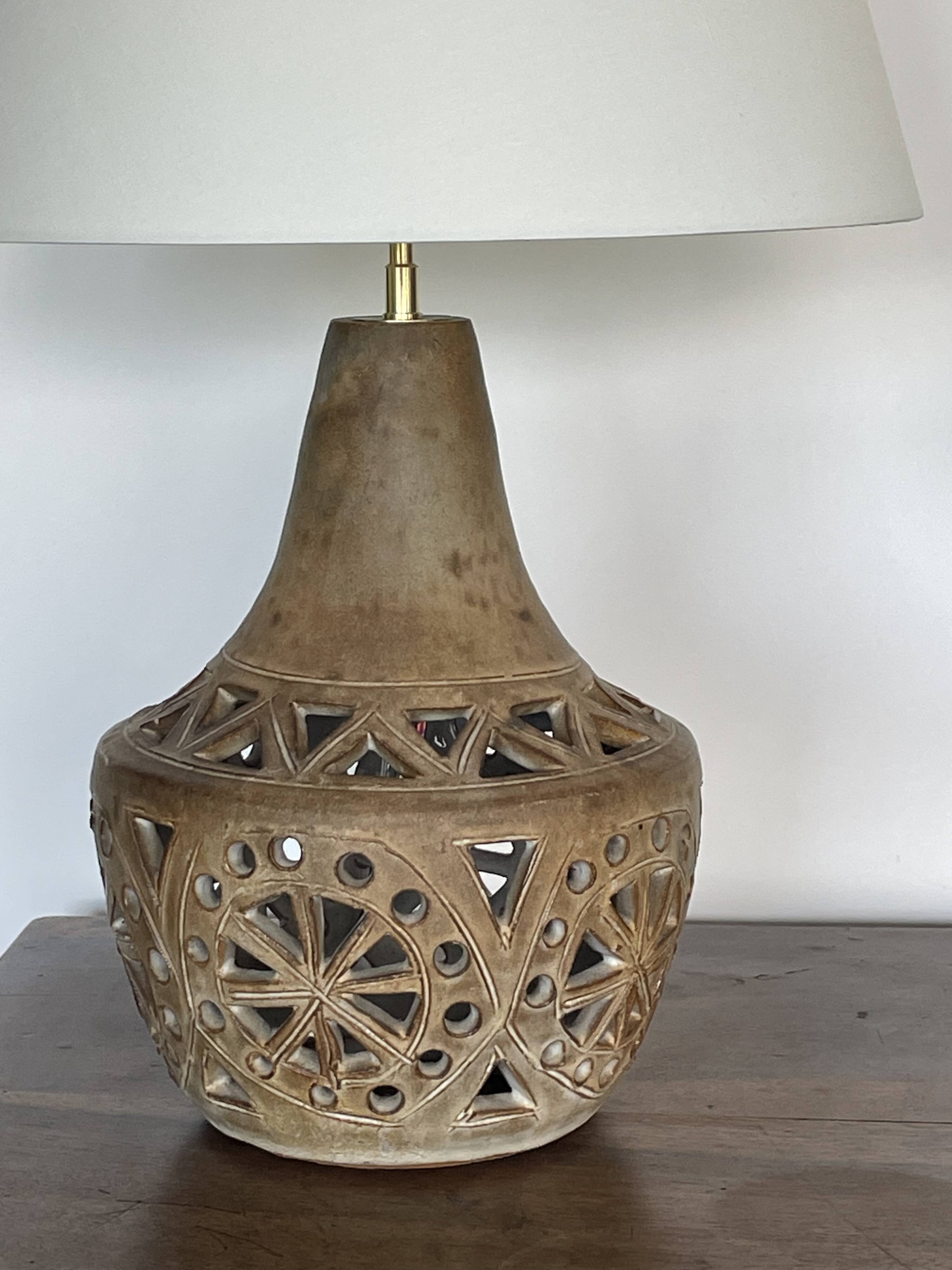 Lampe en  grès signée agnes escala