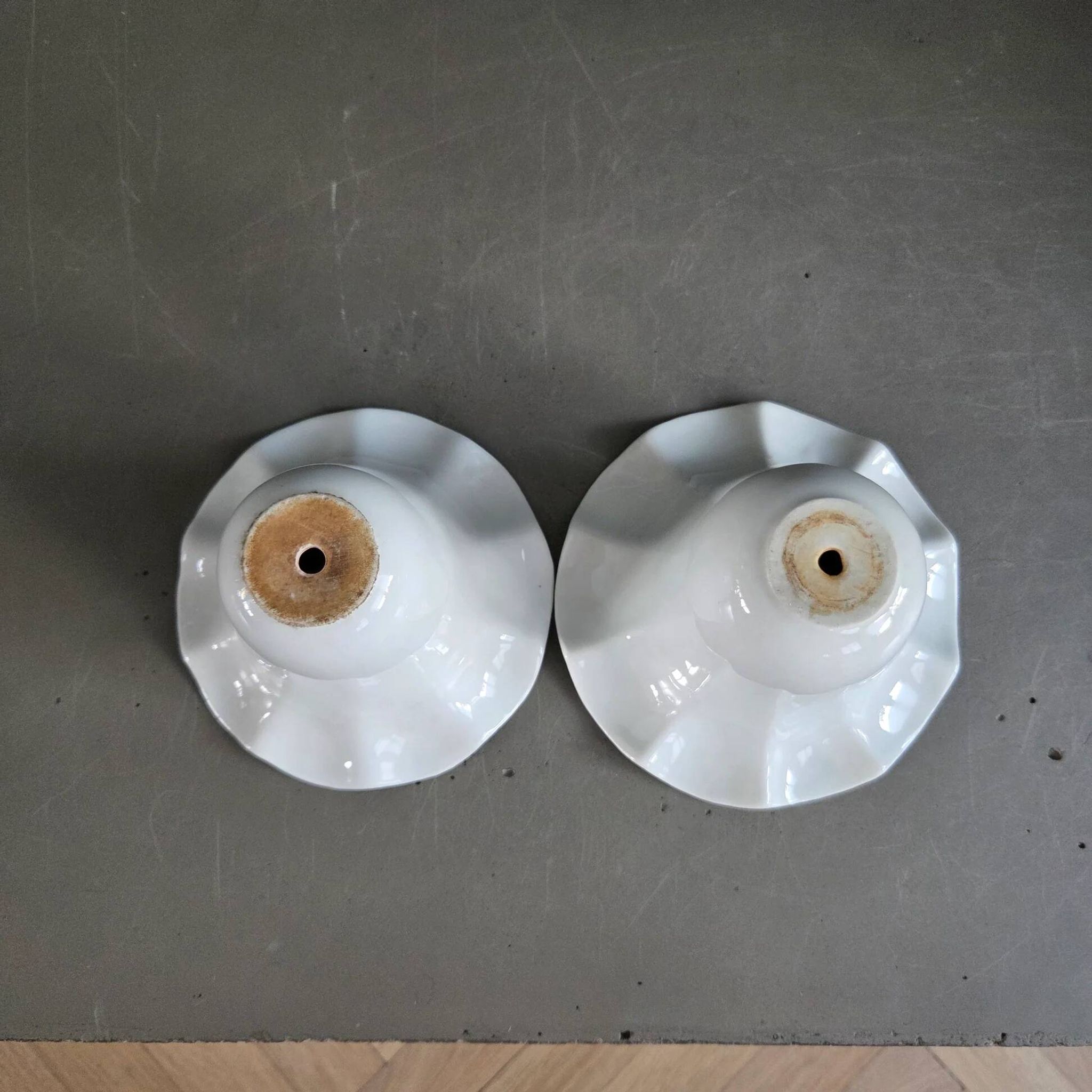 Paire d'abat-jour tulipe en porcelaine