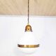 Suspension Bauhaus en verre opalin et laiton