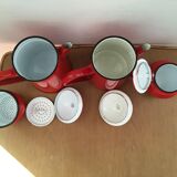 Red enamelled dish lot