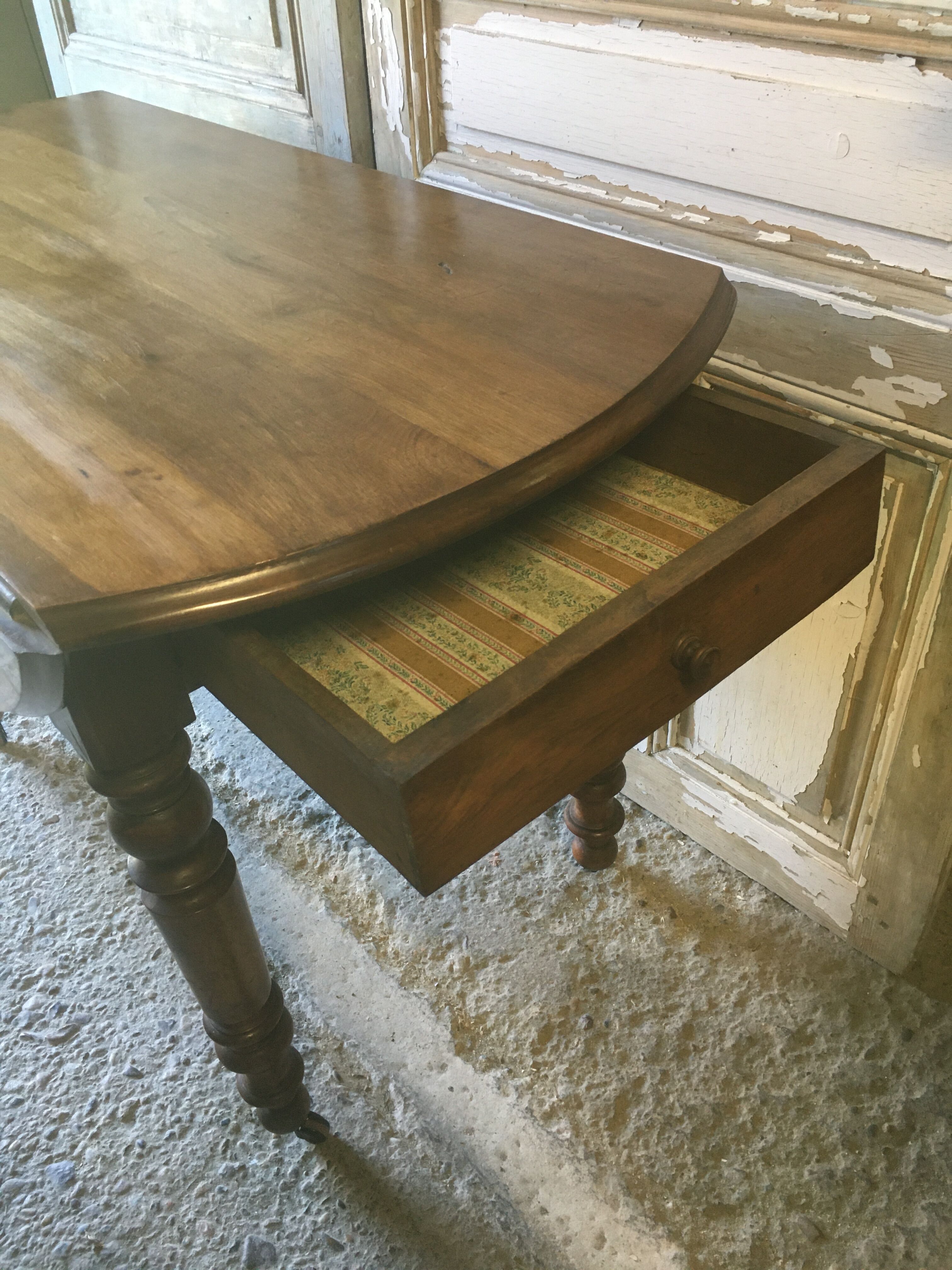 Walnut shutter table with drawer on wheels
