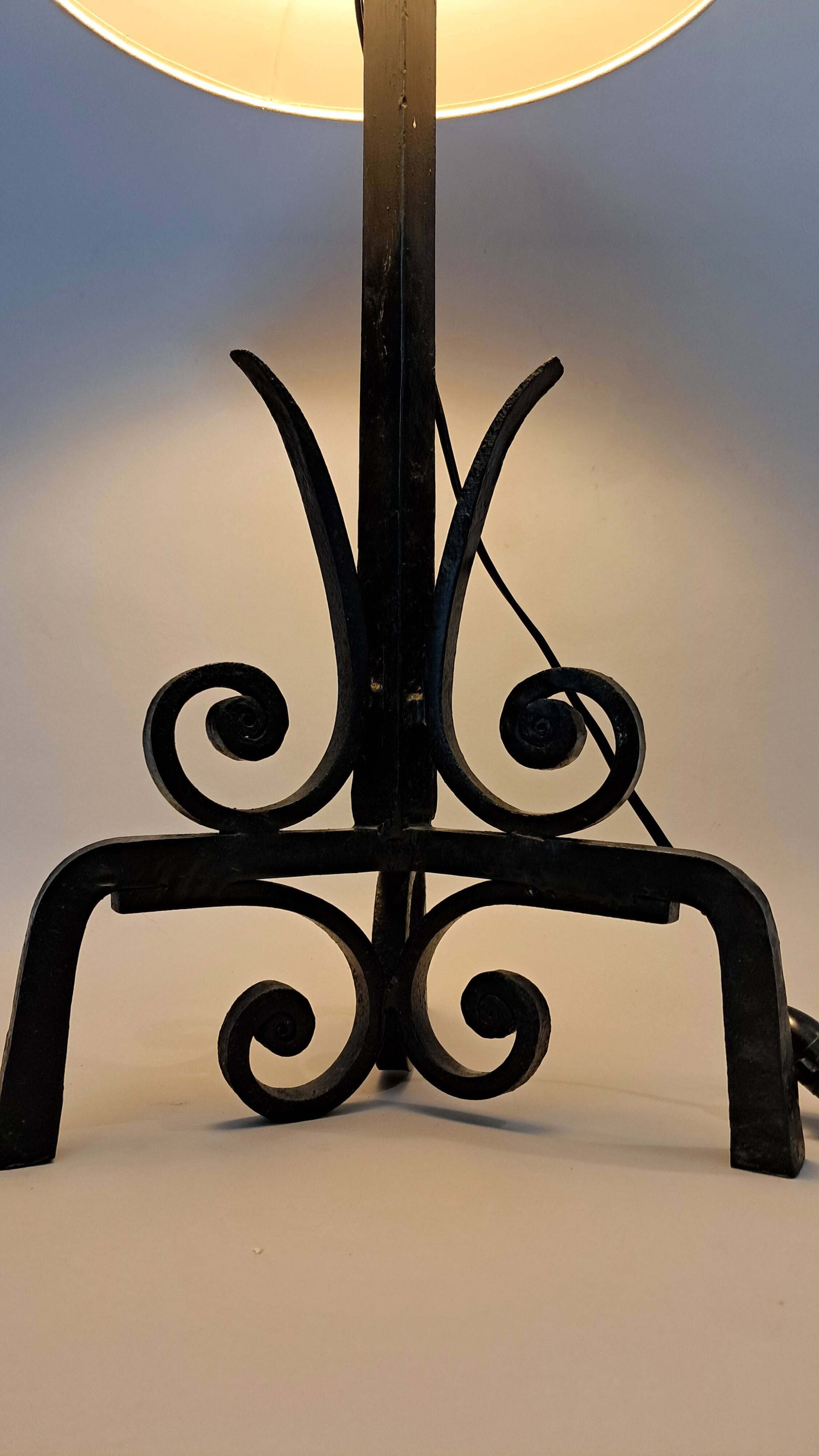 Brutalist tripod wrought iron lamp base 1950/1960.