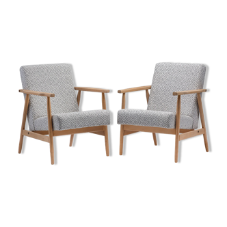 Paire de fauteuils B-7727 des années 1970.