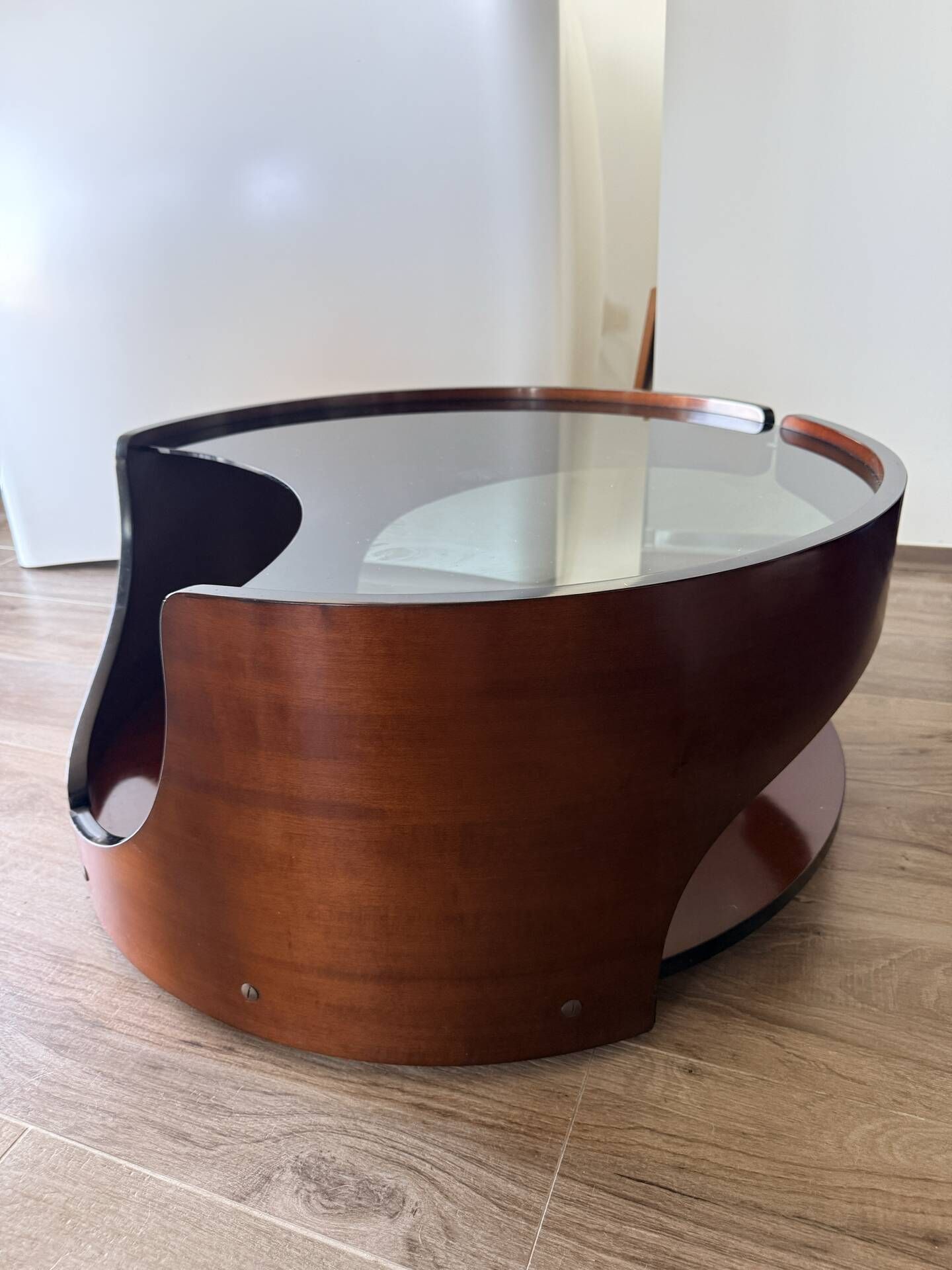 Italian Space Age coffee table in curved wood and smoked glass – 1970s