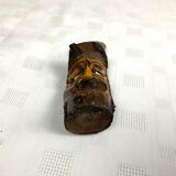 Décapsuleur vintage en bois avec visage d’arbre sculpté