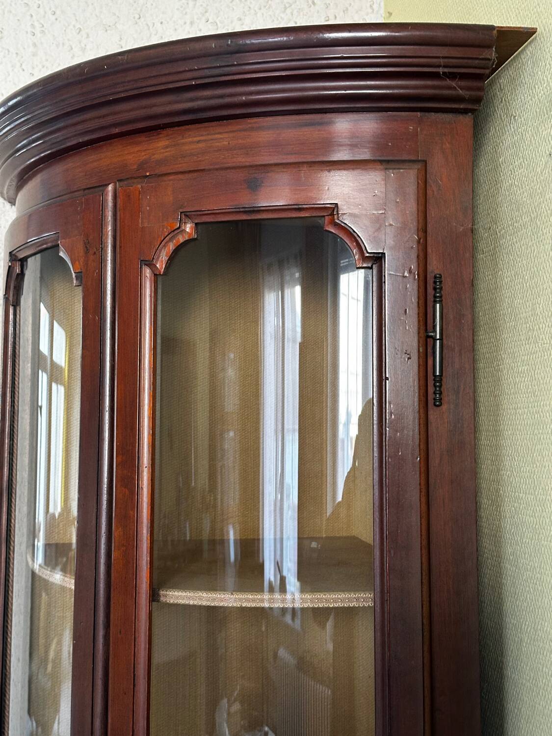 Corner display cabinet veneered in mahogany - Victorian - 20th century