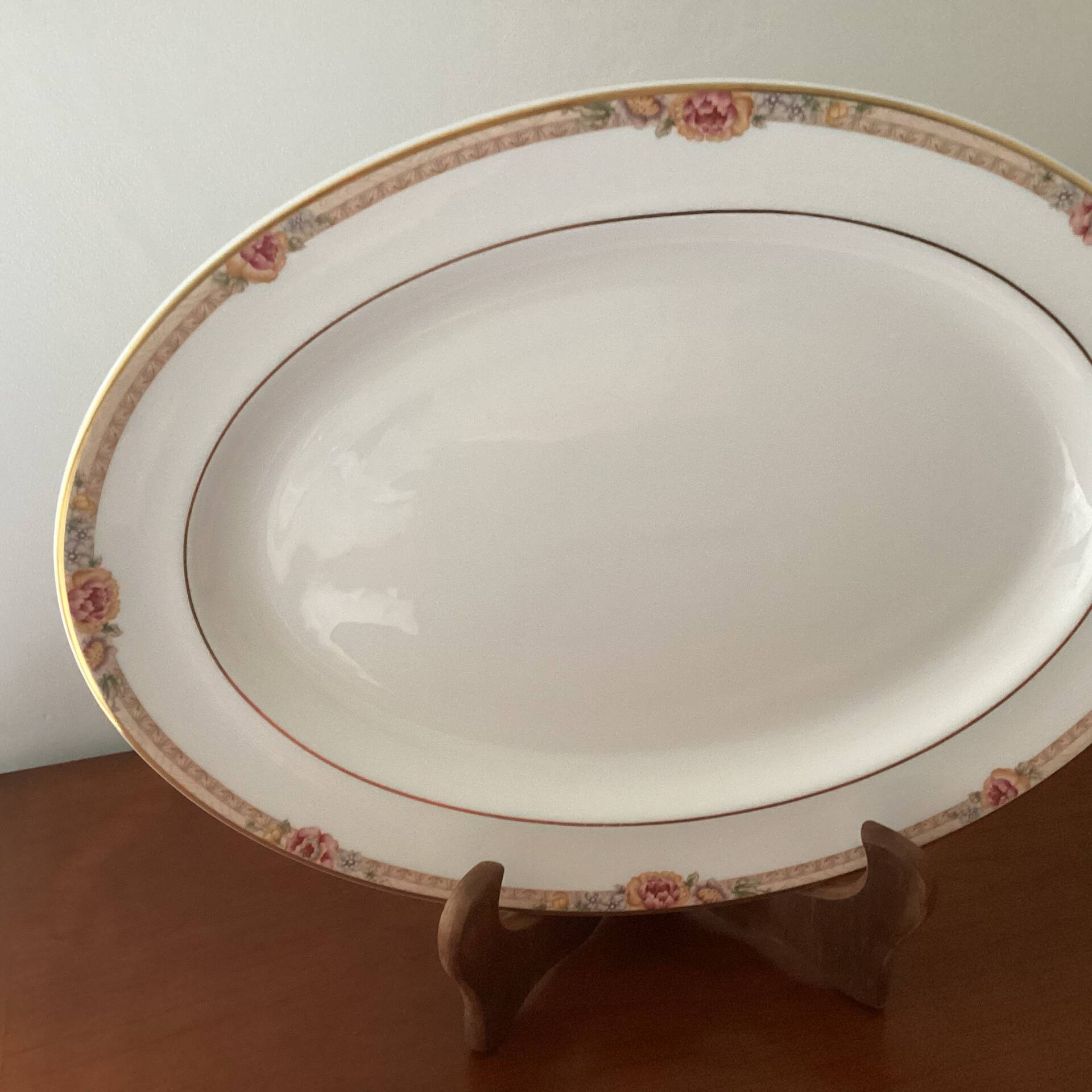 Oval plate Royal Doulton - vintage