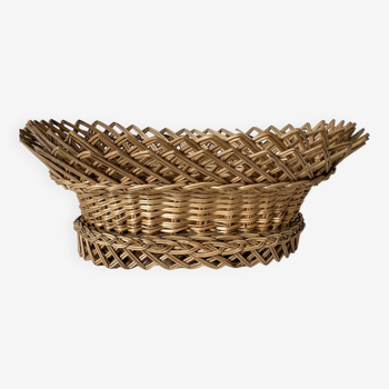 Woven wicker bread or fruit basket