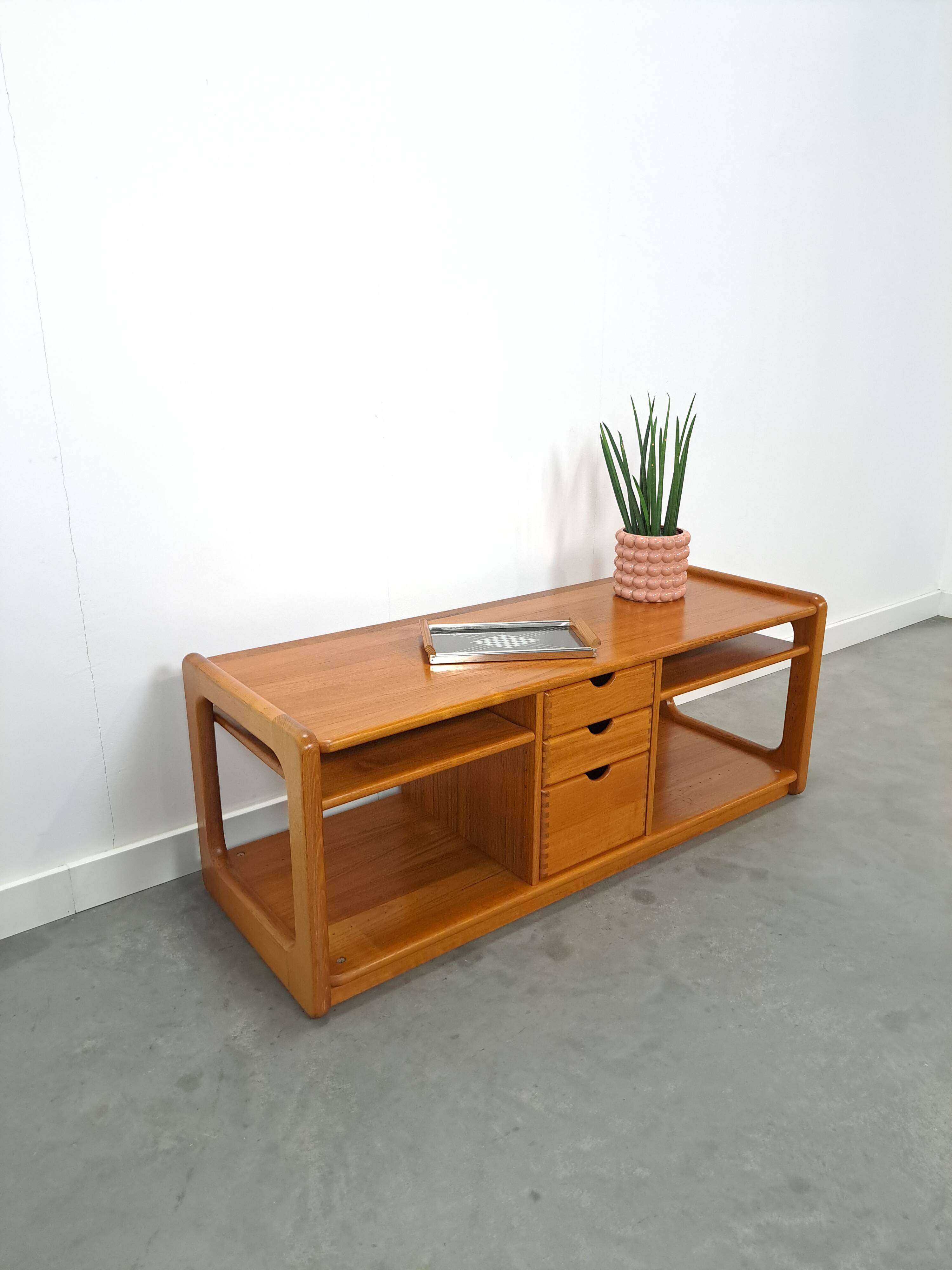 Deens design teck Dyrlund cd tv meuble vintage