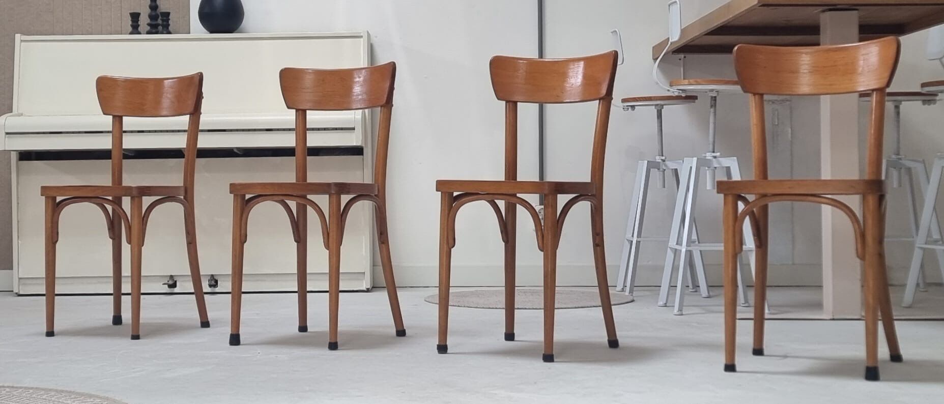 Chaises bistrot, milieu XXème