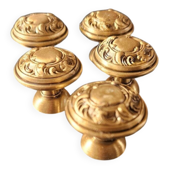 5 boutons de meuble en laiton