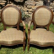 Paire de fauteuils cabriolet Louis XVI – dossier médaillon