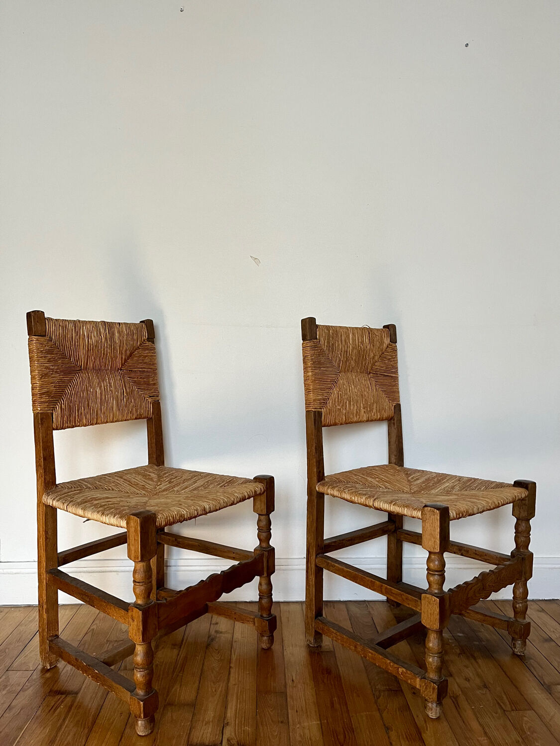 Paire de chaises paillées vintage