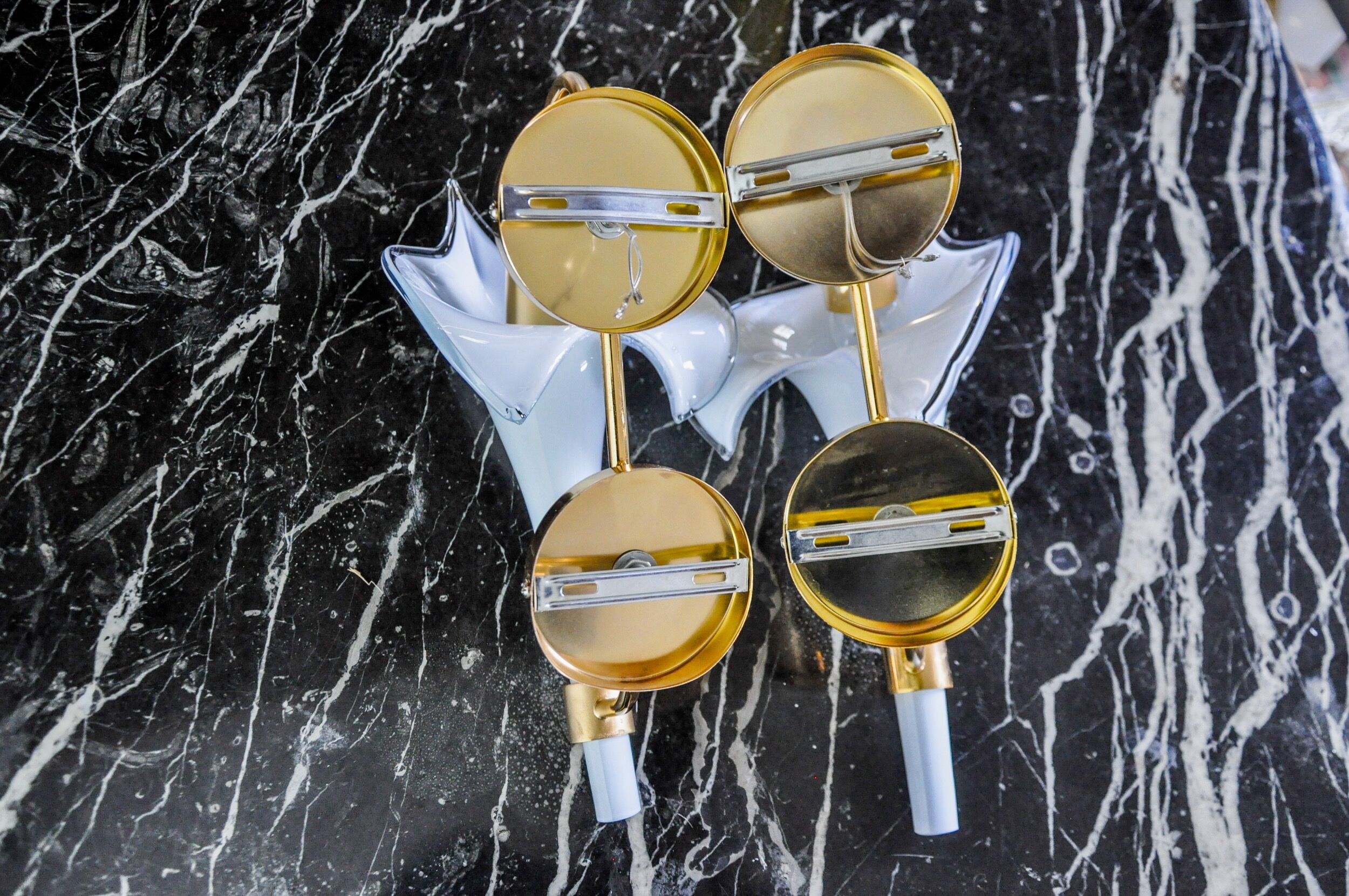 Pair of white fleur-de-lis wall lights, Murano glass, Italy, 1970