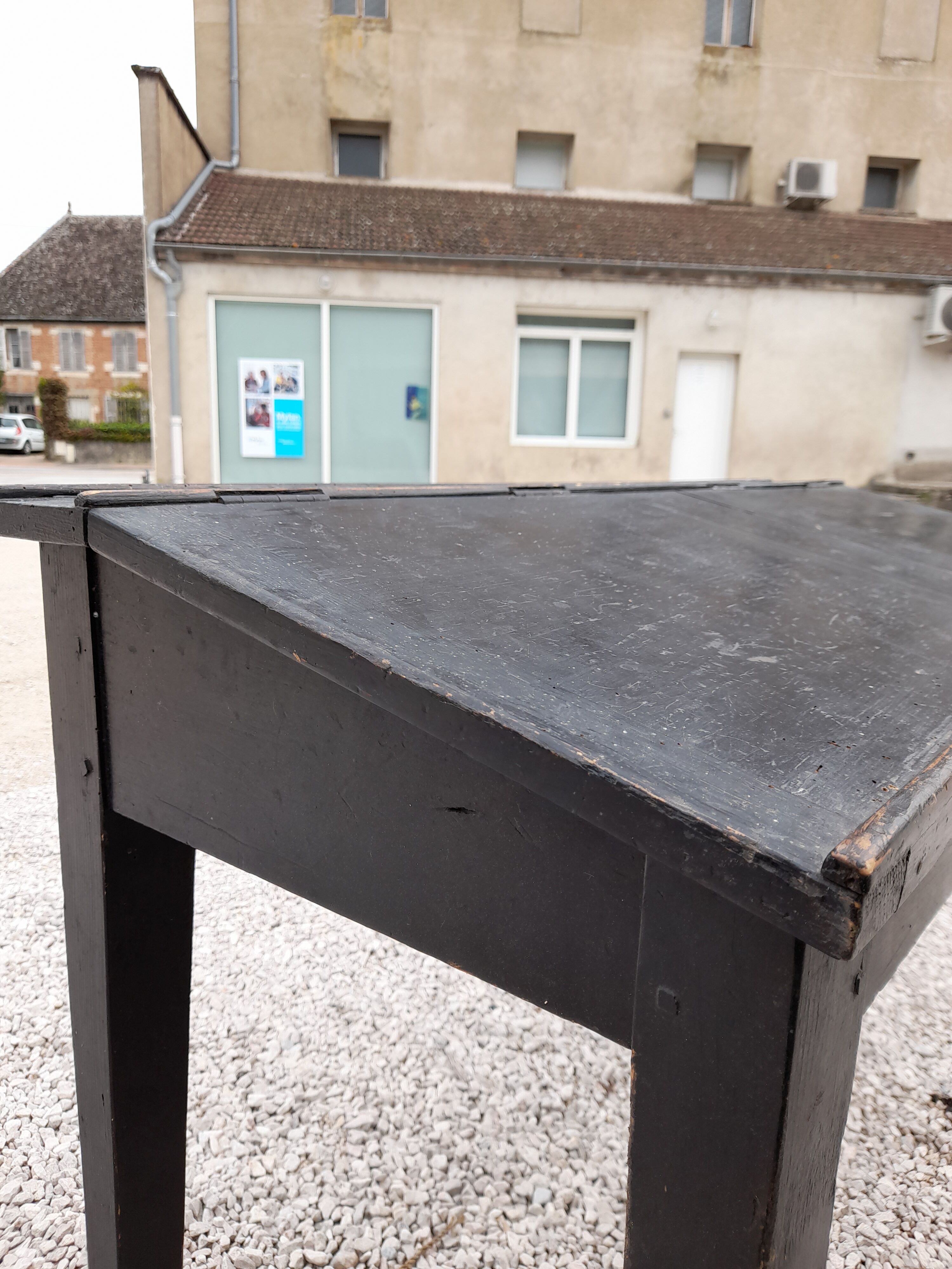 Pupitre bureau enfant d'école peint en noir 1950