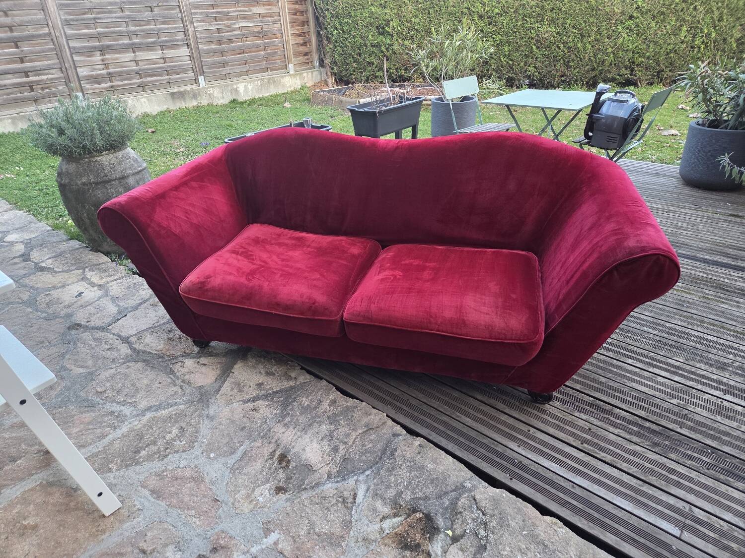 Red divan