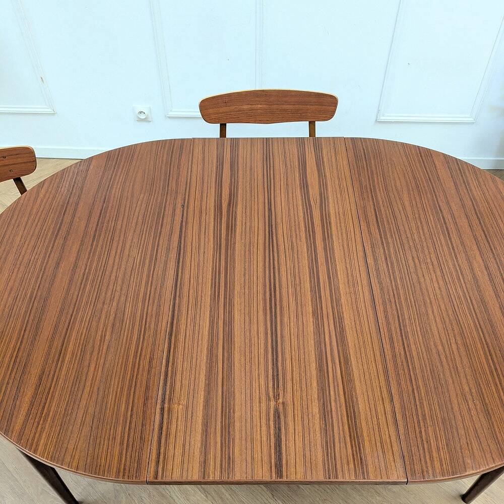 Scandinavian round table