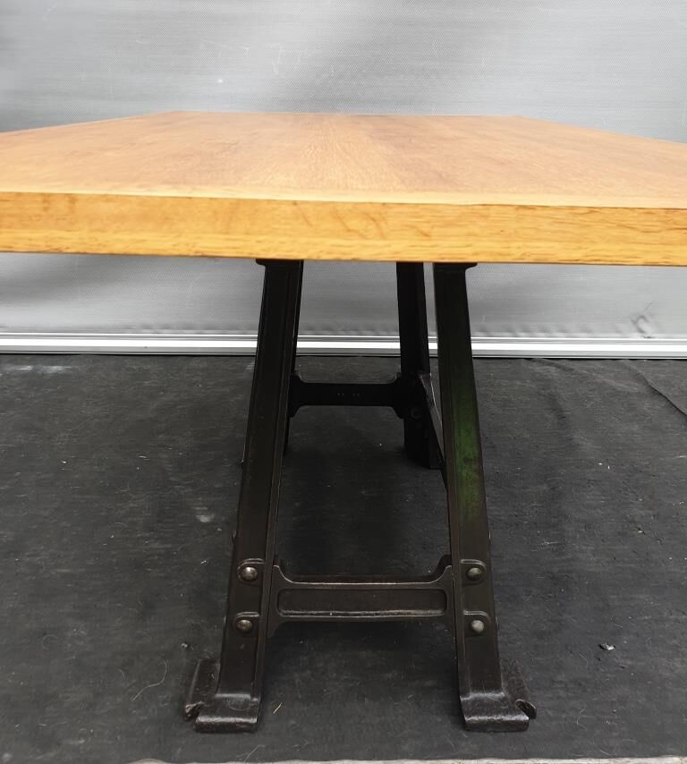 Industrial table cast iron base up to 6 guests