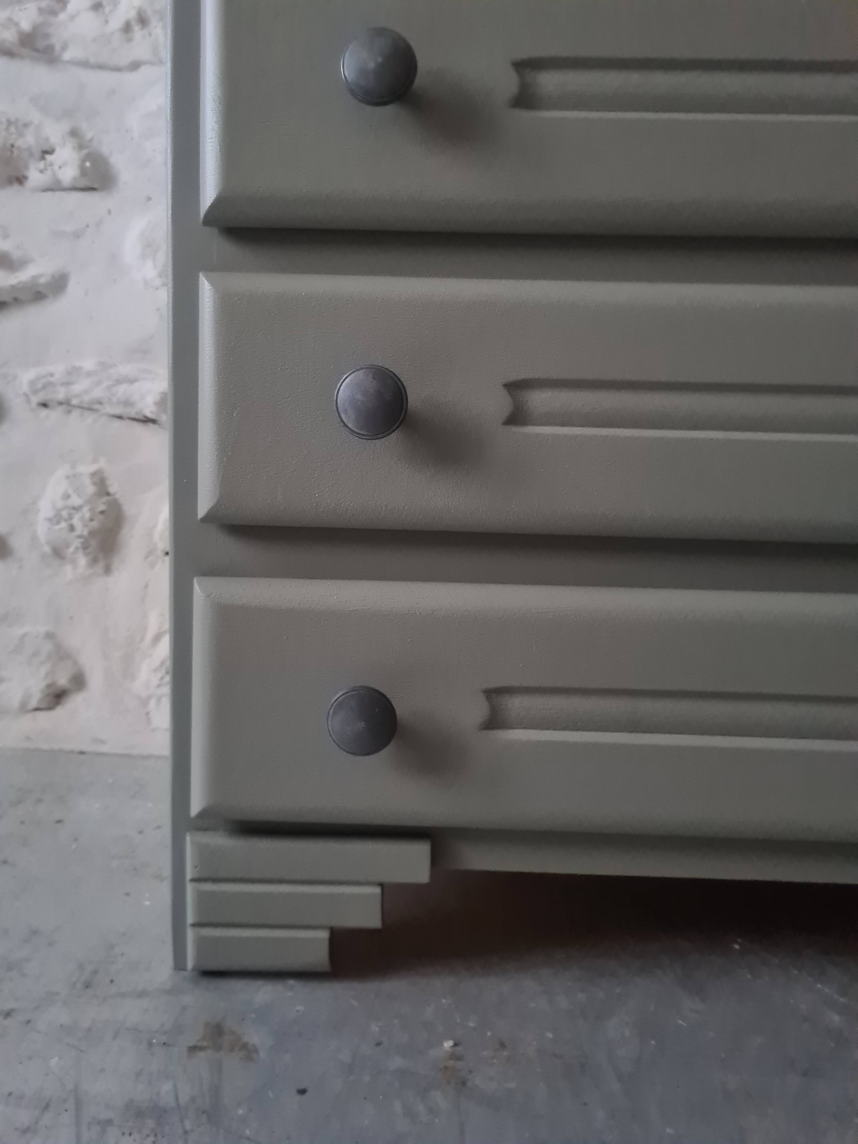 Small vintage chest of drawers