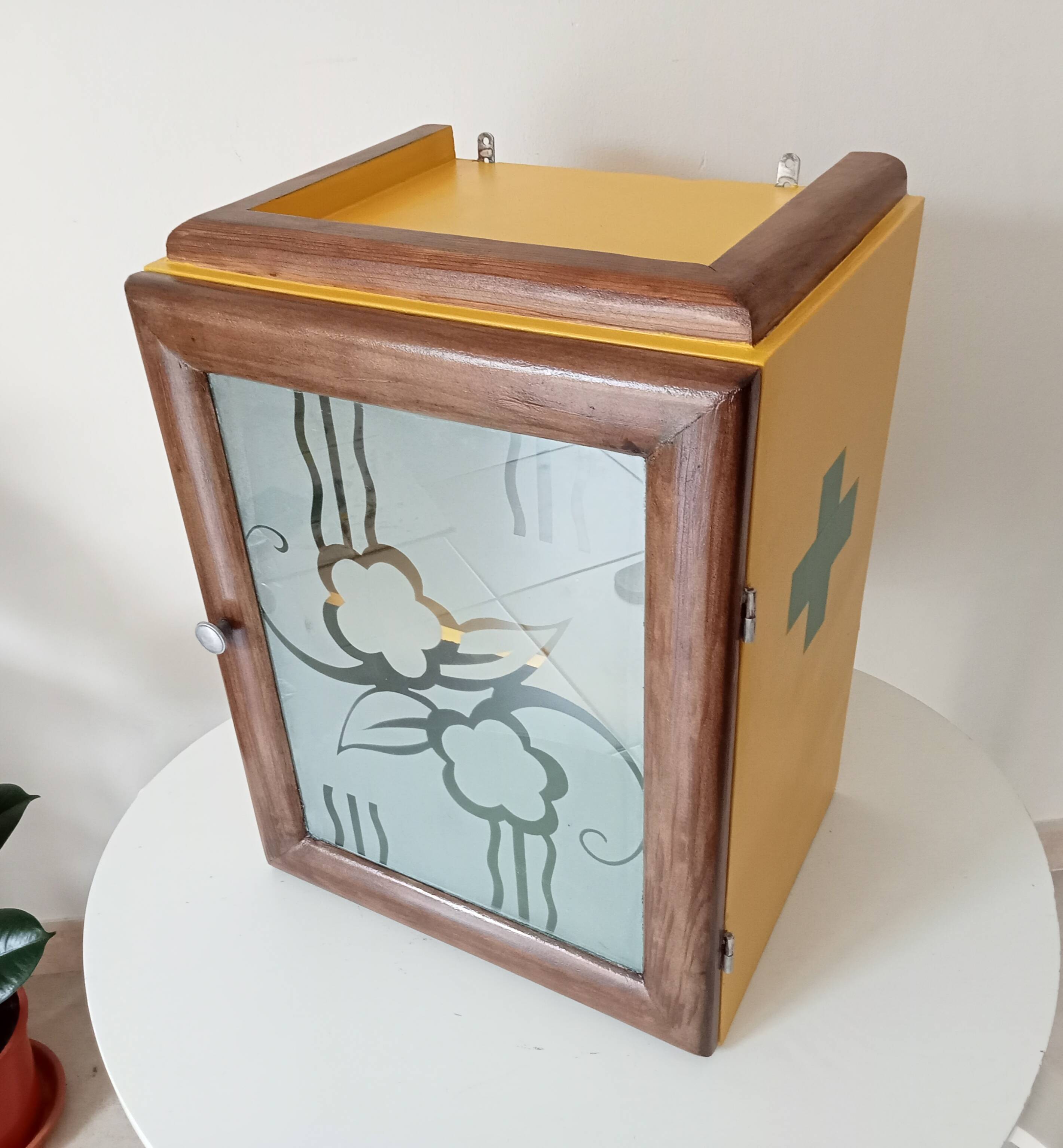 Vintage medicine cabinet 50s/60s