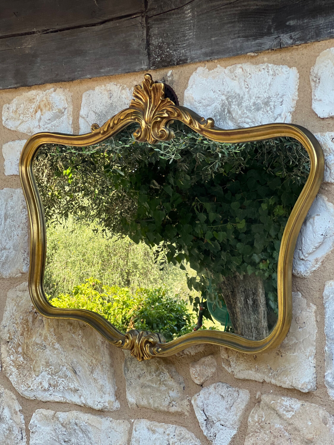 Miroir en bois doré sculpté et mouluré