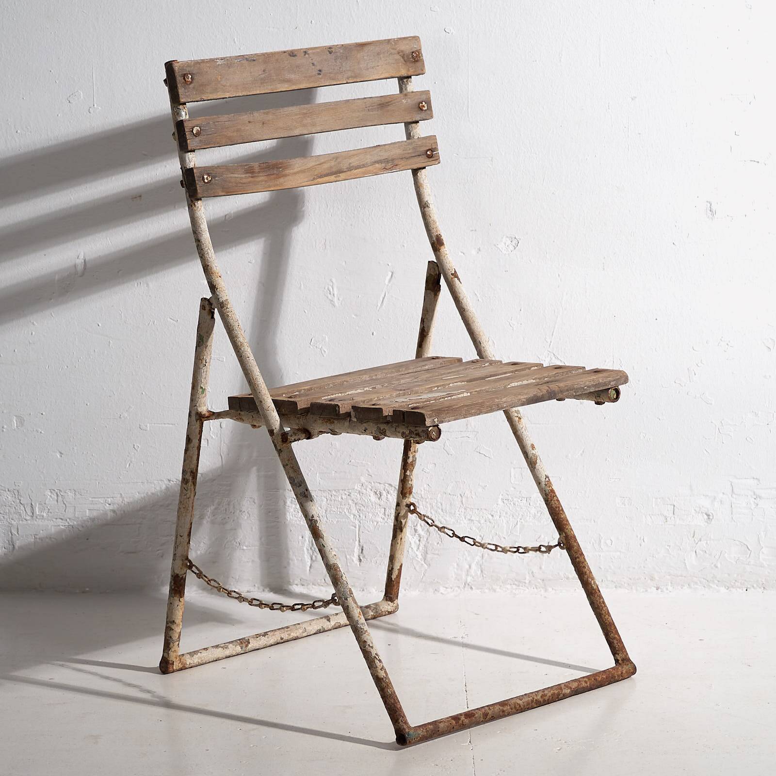 Antique folding garden chairs (c.1920). Set of 2 pieces.