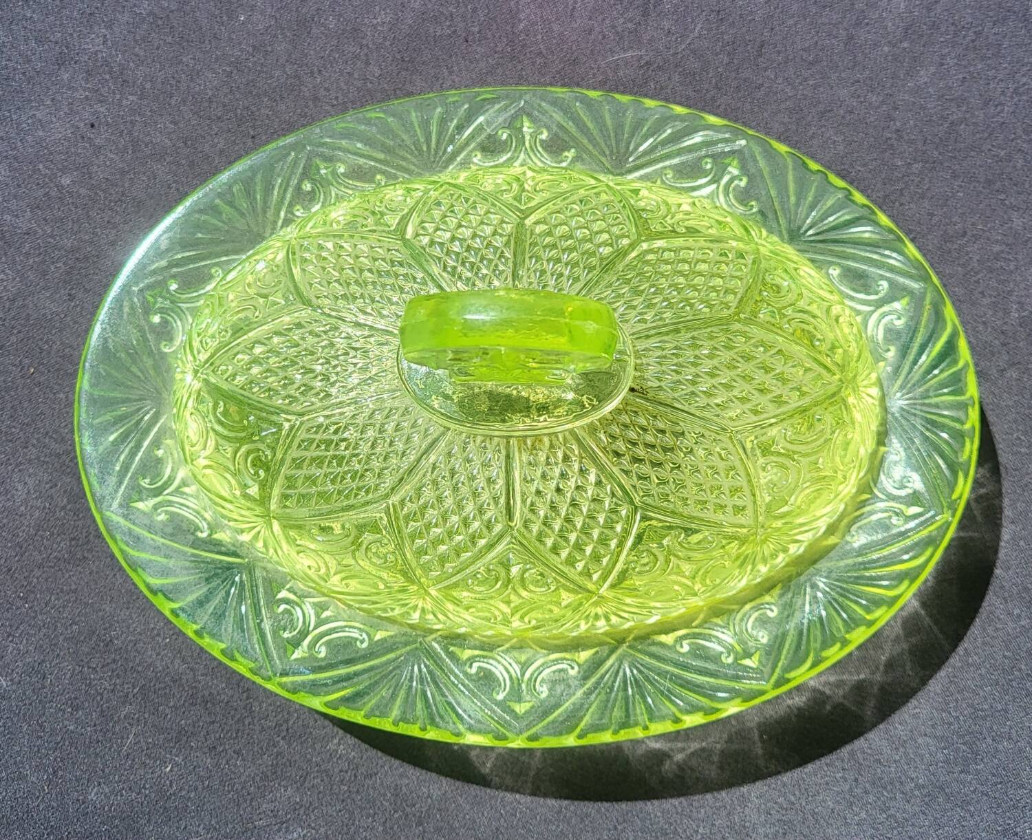 “Neo Gothic” butter dish in uraline