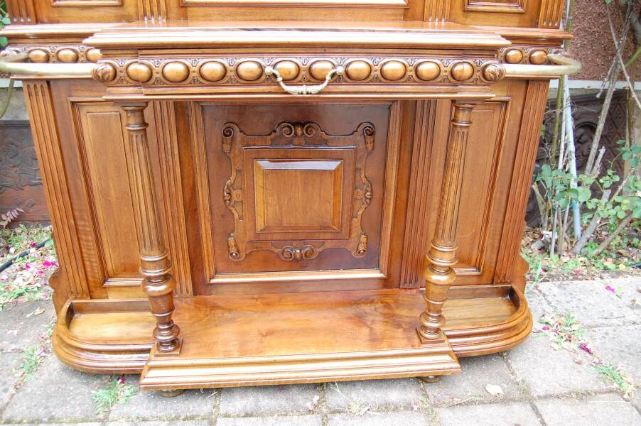 Napoleon III wardrobe in walnut from the late 19th century.