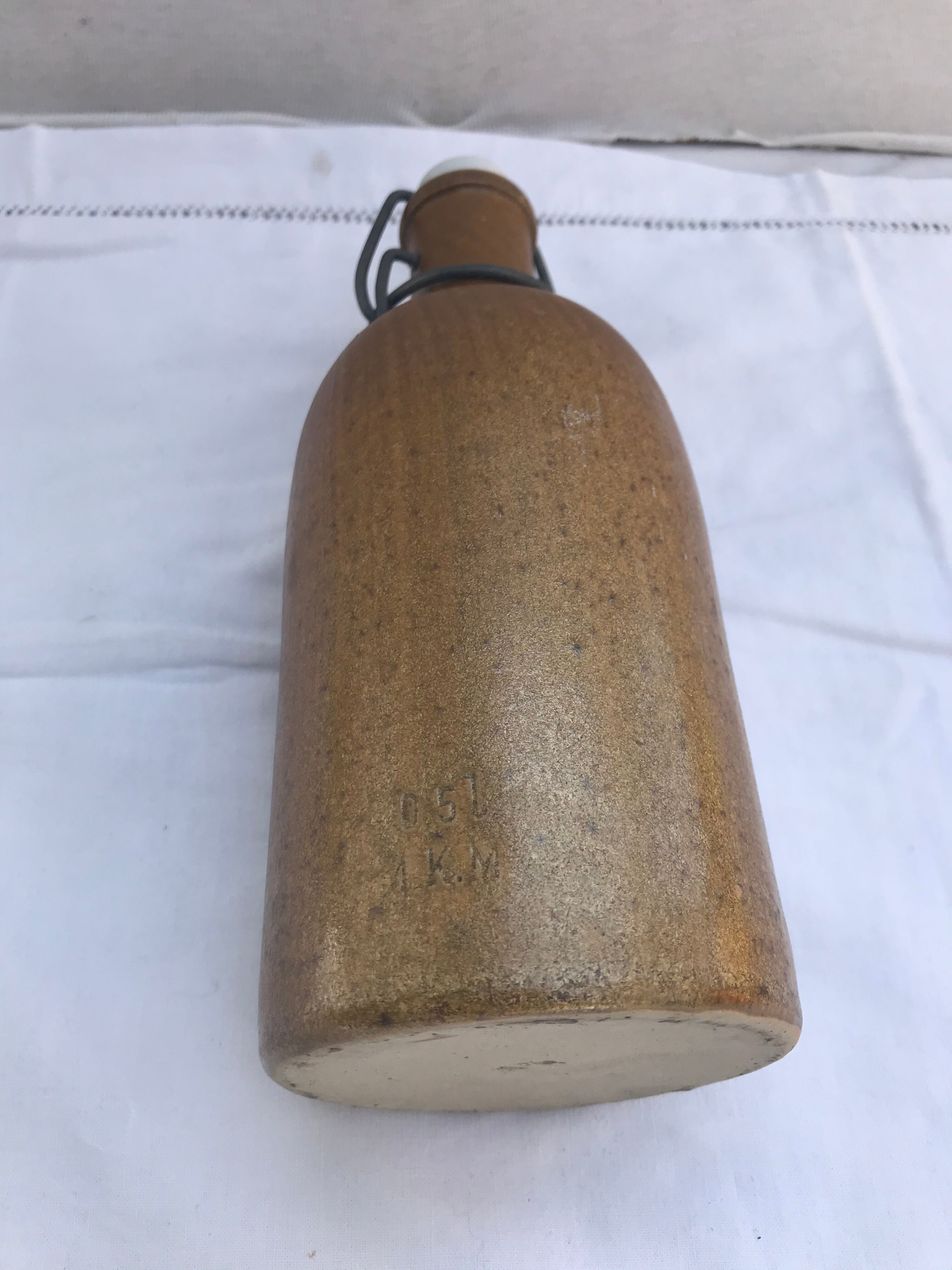 Ancient bottle brown sandstone - vintage white porcelain bouchon