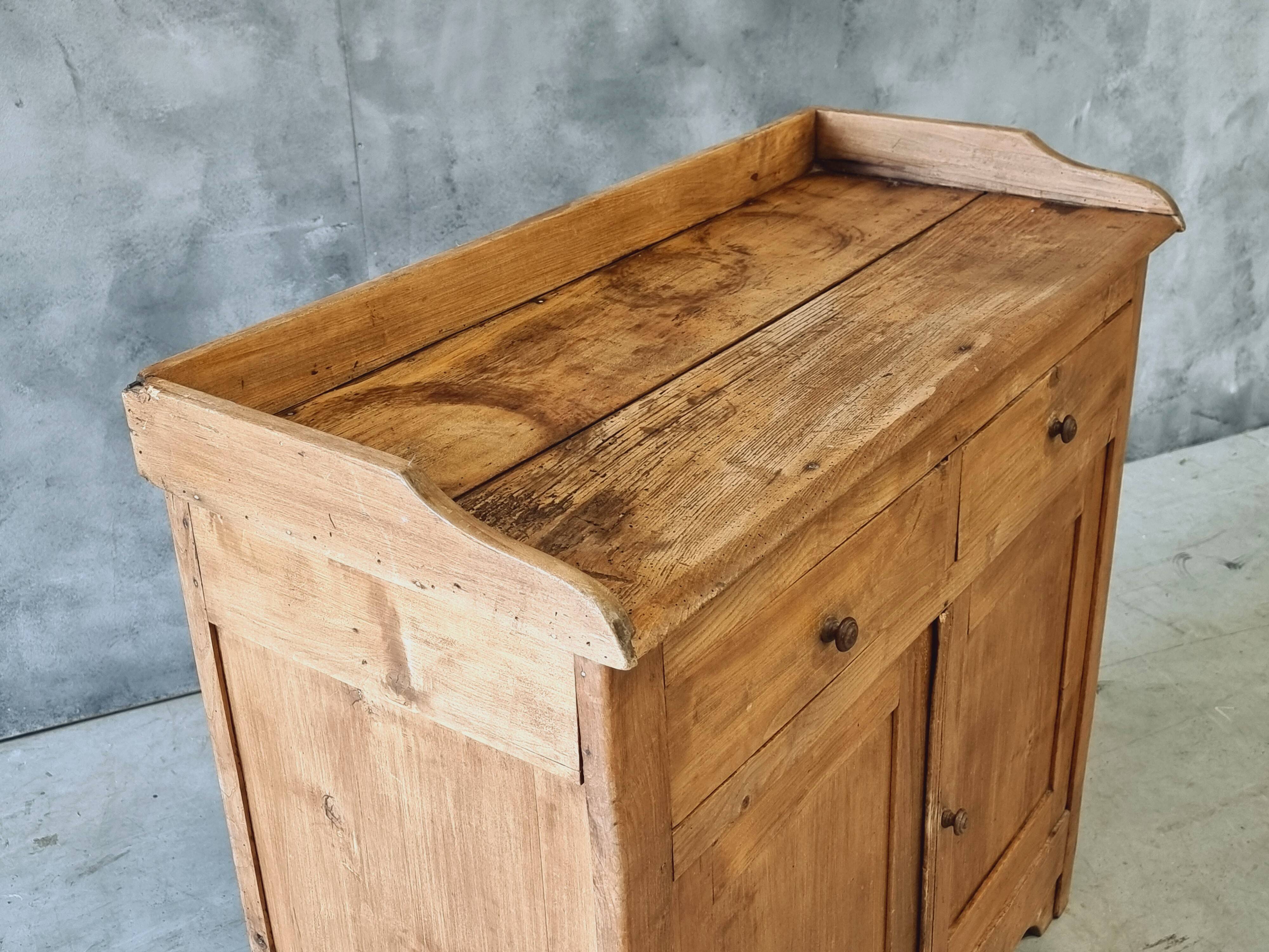 Commode ancienne de campagne française