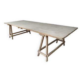 Table with trestles