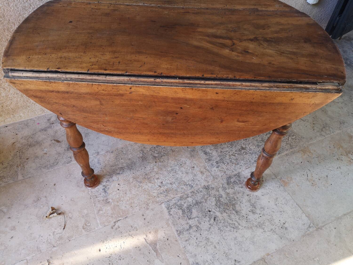 Round solid wood table 4 legs