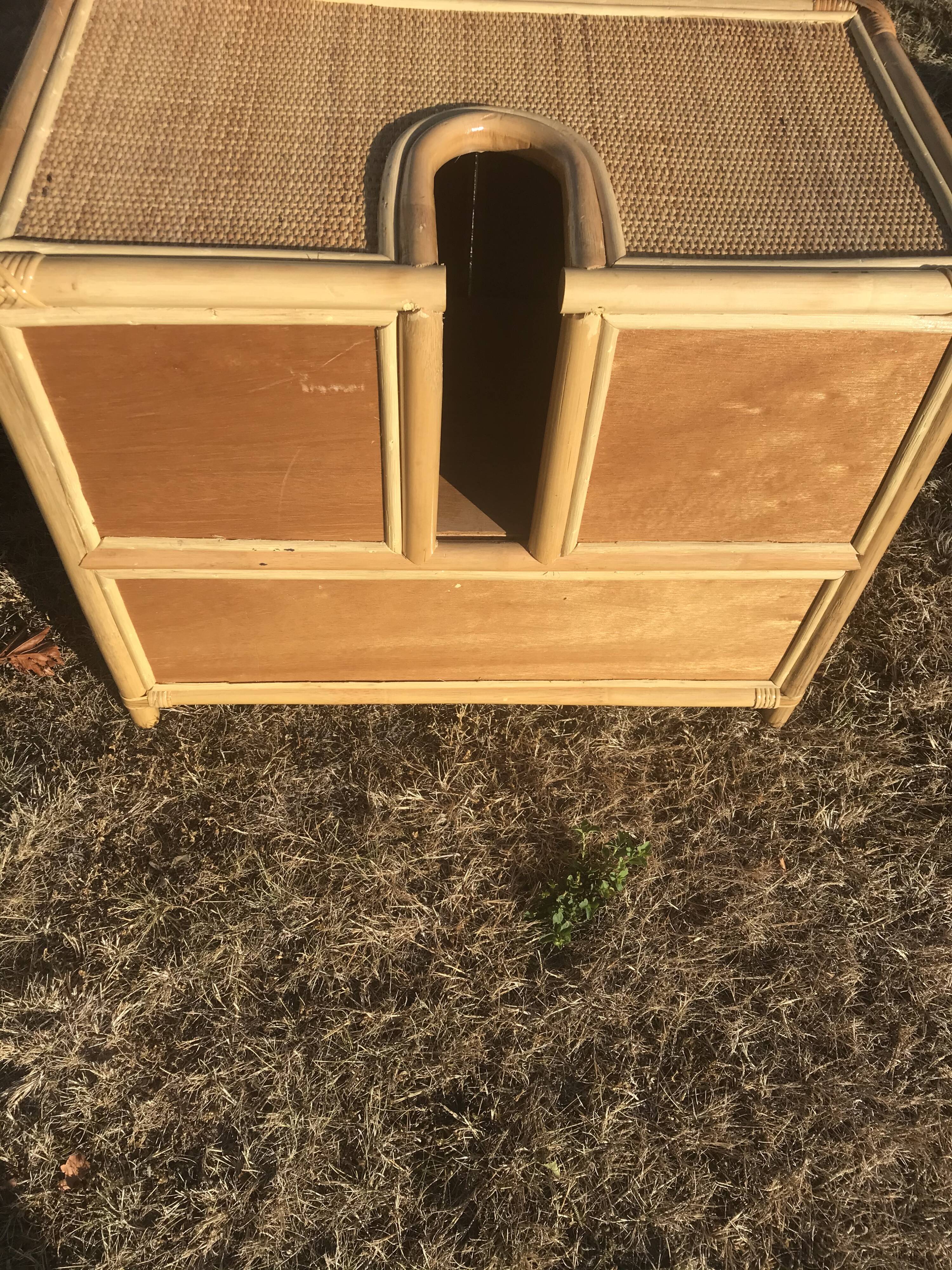 Bathroom furniture in rattan and bamboo