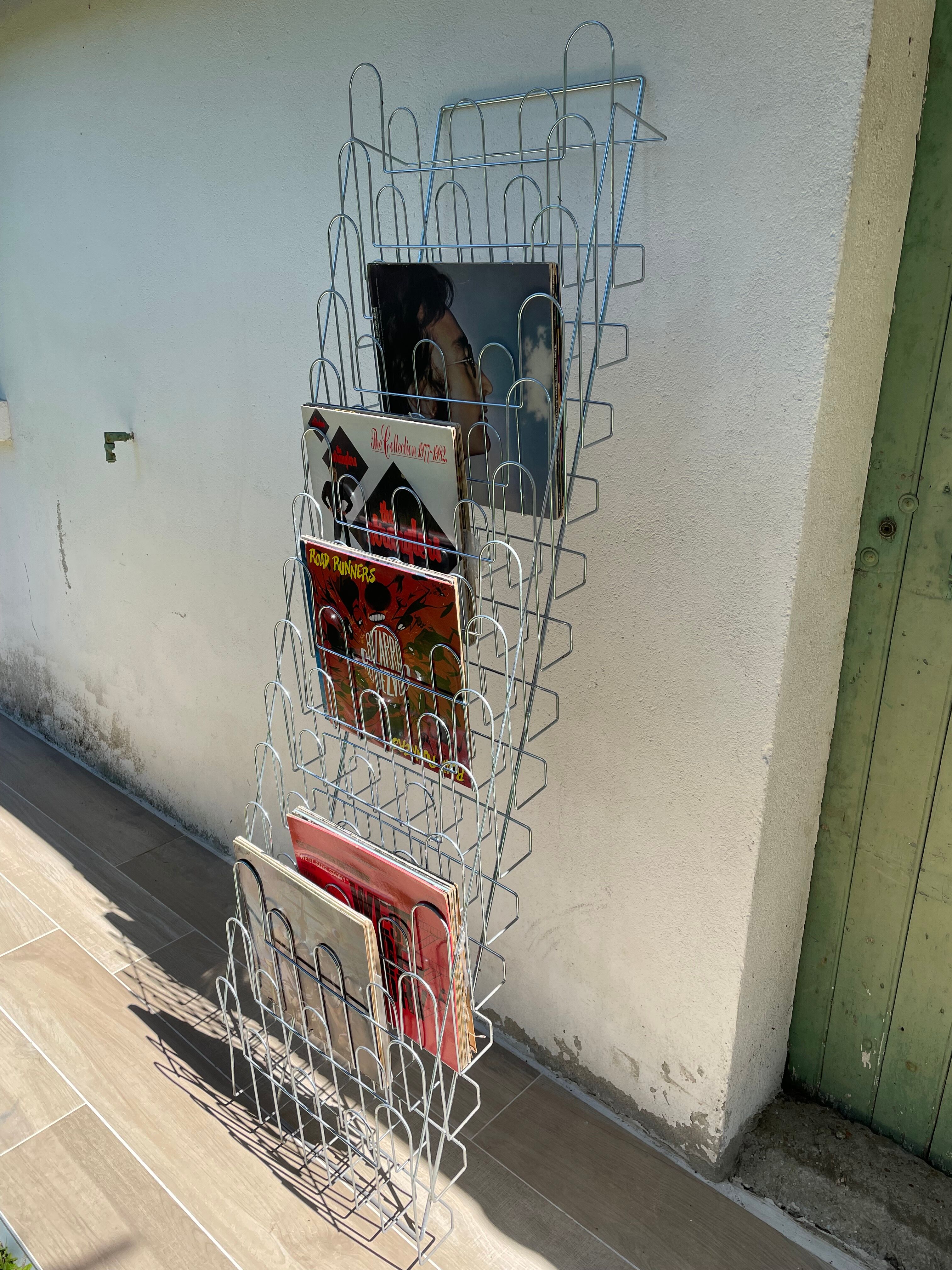 Range vinyl records holder
