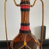 Carafe vintage en verre ambré,laiton et scoubidou