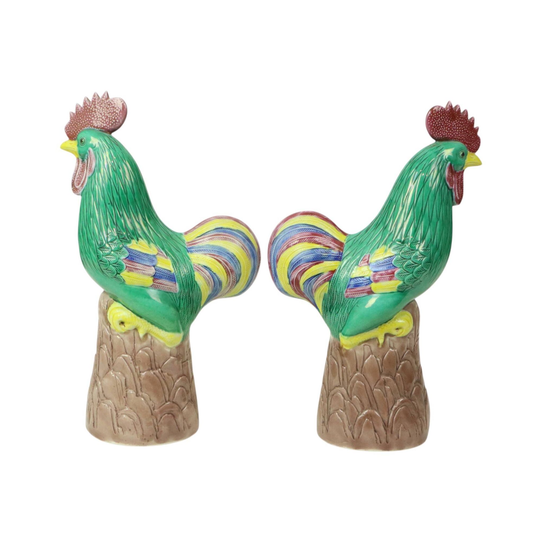 Paire de coqs polychromes émaillés en porcelaine chinoise 34 cm
