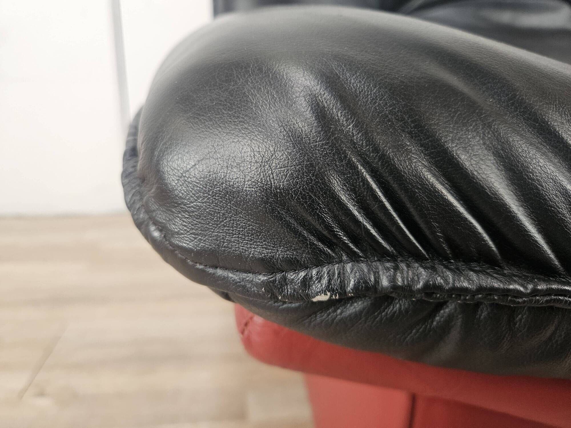 Red and black leather armchair by Nicoletti Salotti