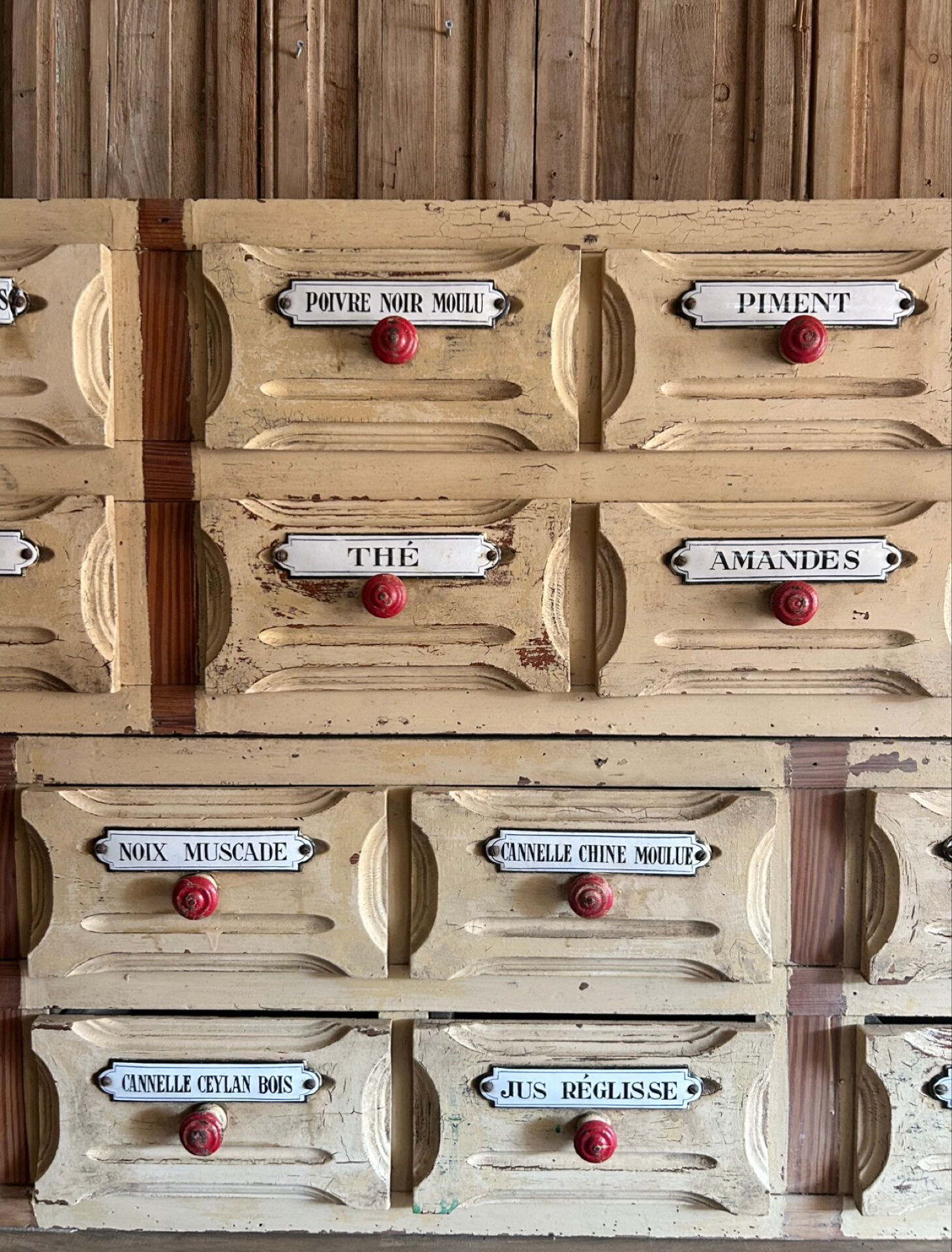 Exceptionnel Meuble D’épicerie Ancien À Plaques Émaillées D’origine