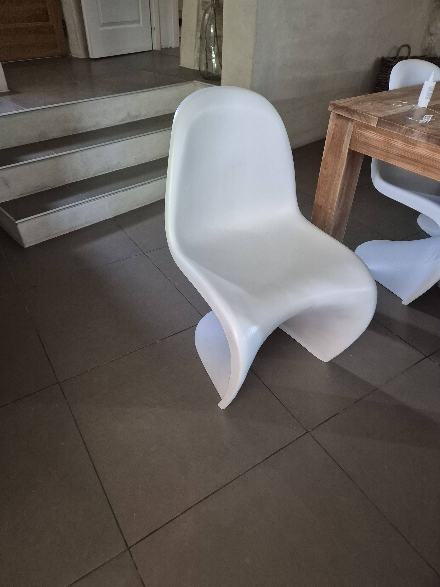 10 white chairs in the style of Verner Panton