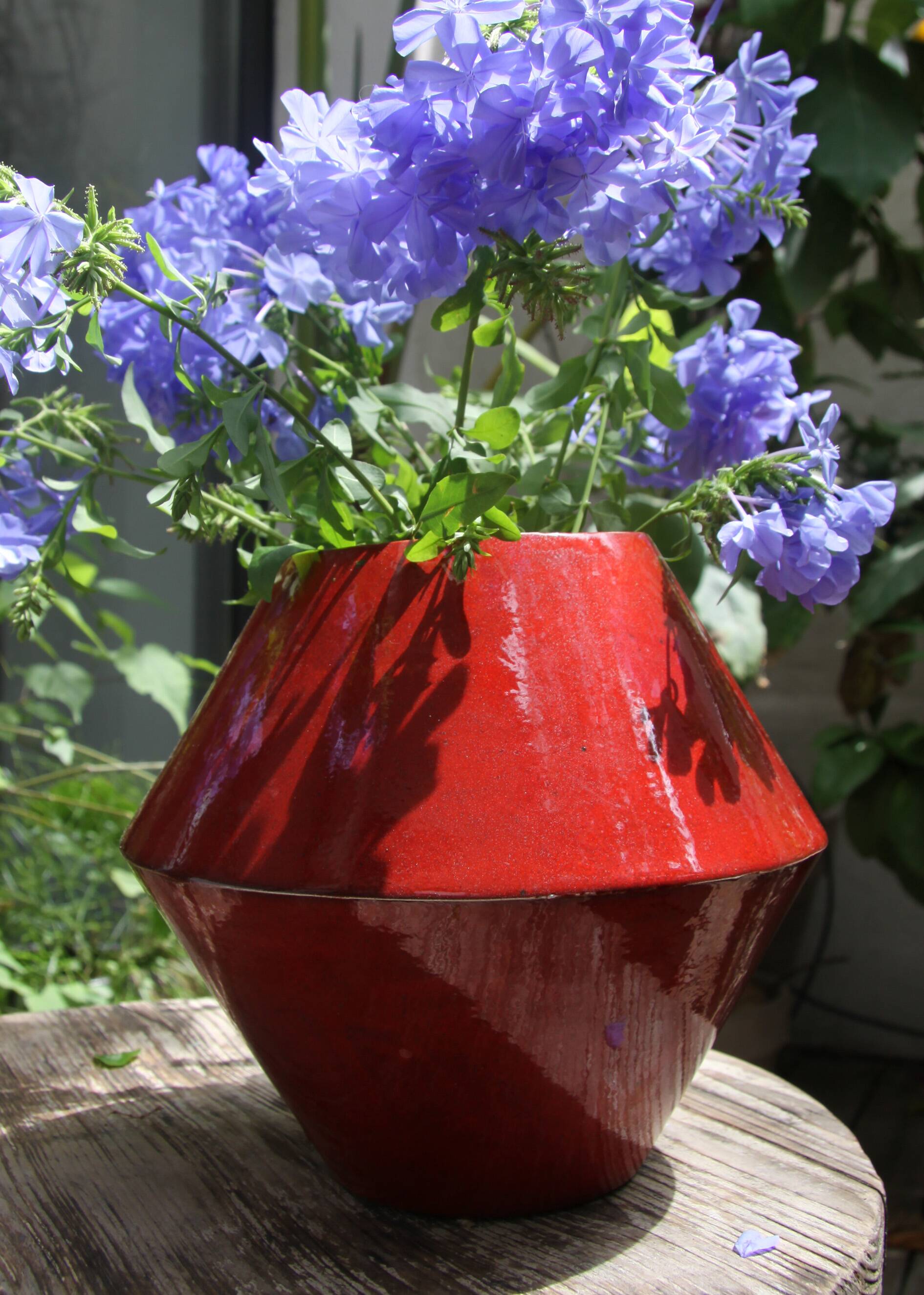 Vase en faënce rouge forme losange