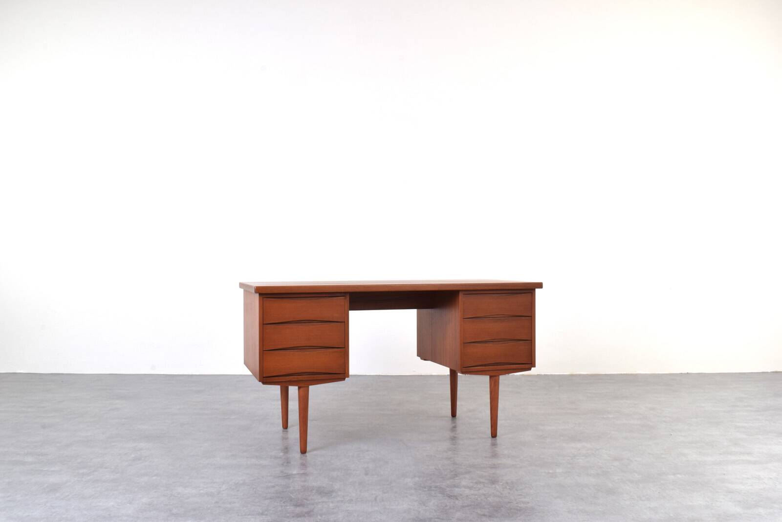 Mid-Century Teak Desk by Fredrik Kayser for Skeie Møbler, 1960s.