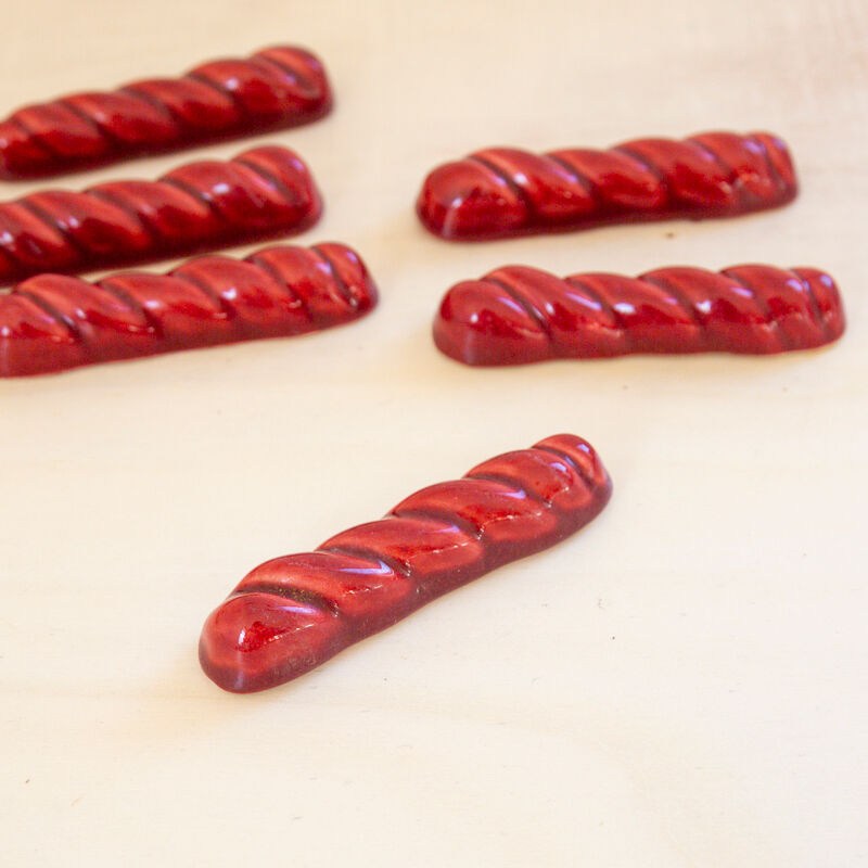 Knife holders in red slurry twist pattern